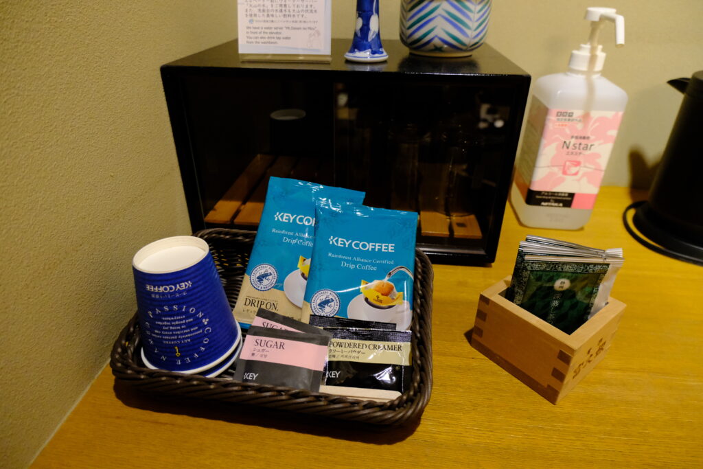 湯喜望 白扇の客室にあるお茶セット