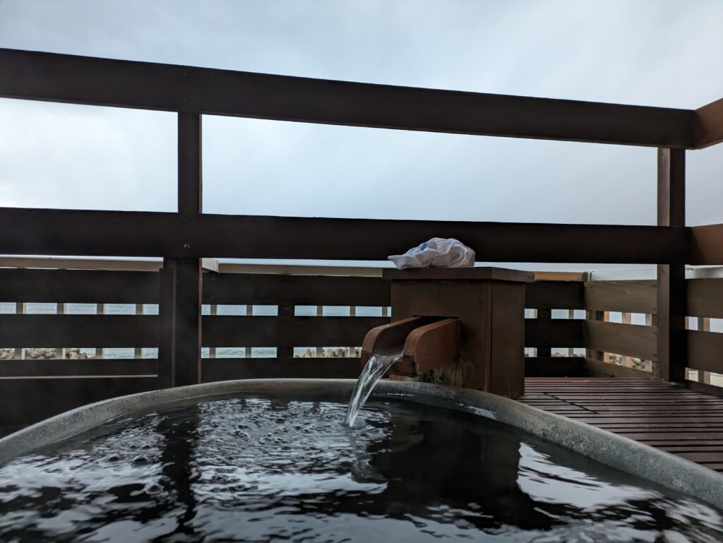 湯喜望 白扇の客室露天風呂(朝)