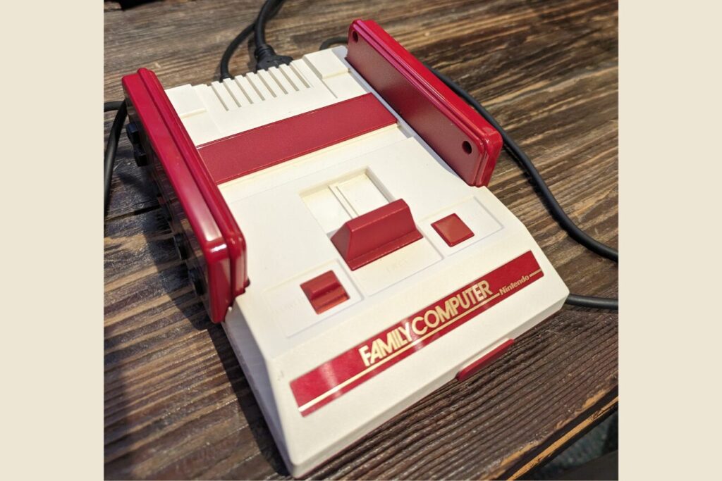 湯喜望 白扇のゲームコーナーにあった、ソフト内蔵型のファミコン