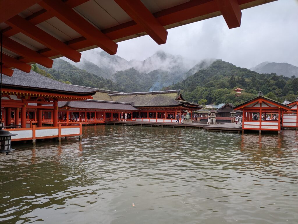 満潮時の厳島神社