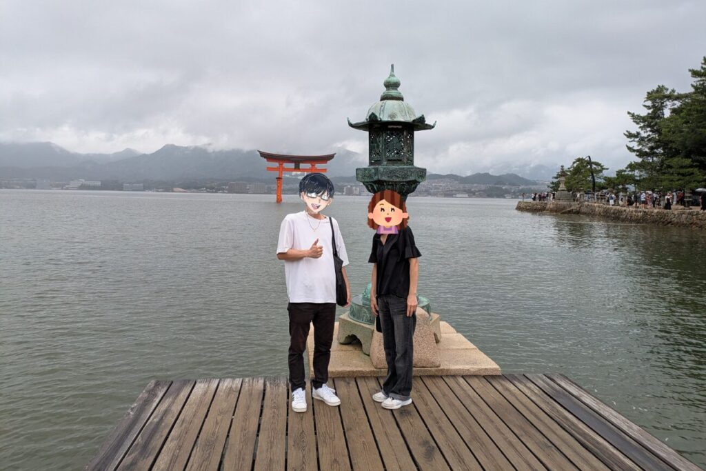 厳島神社での記念撮影