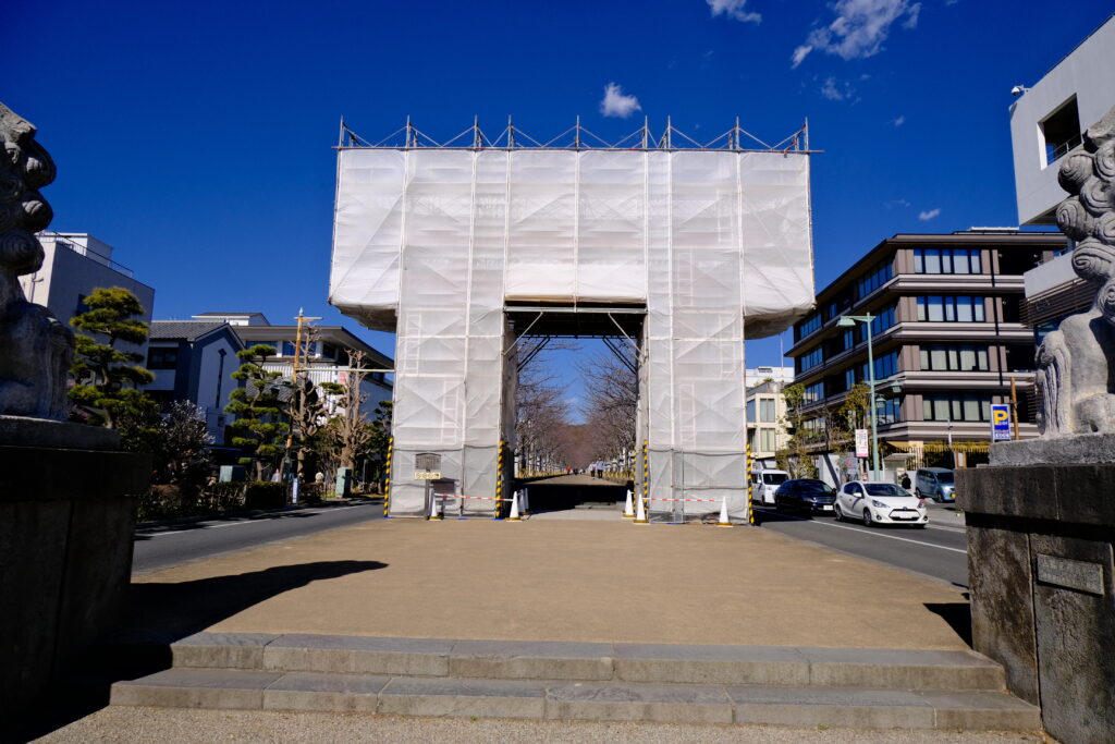 鶴岡八幡宮の二の鳥居（工事中）