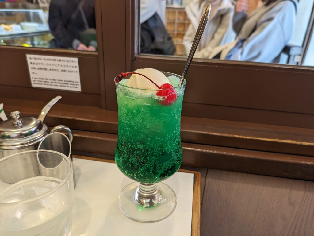 イワタコーヒー店のクリームソーダ