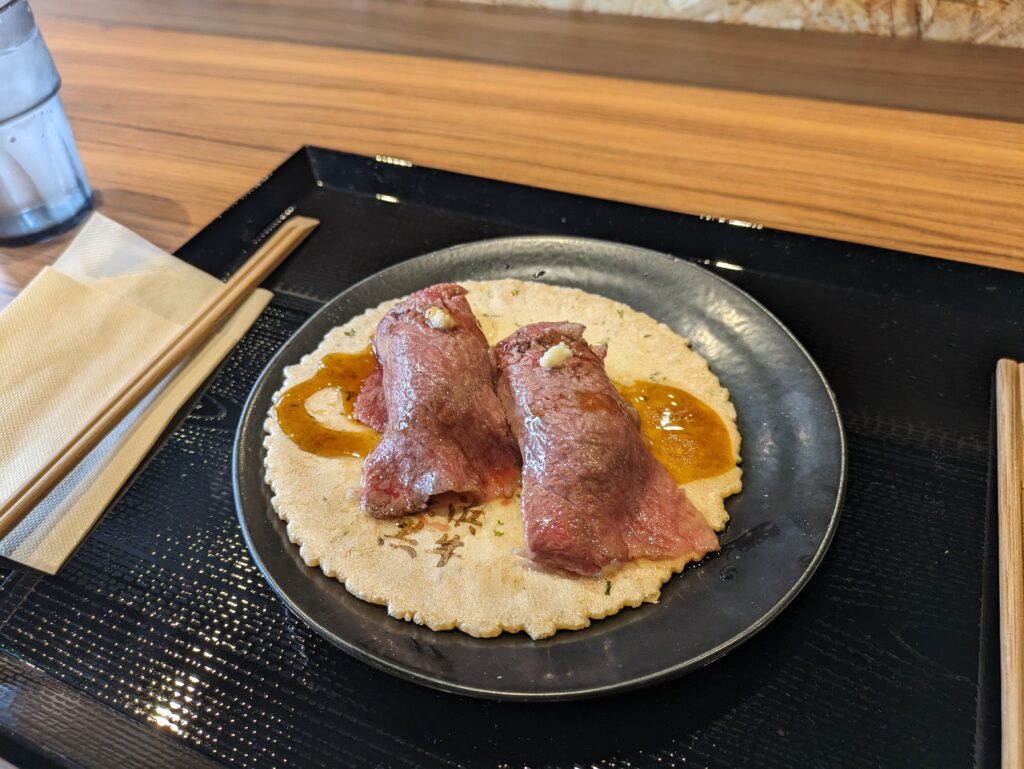 黒壁スクエアで食べた肉寿司