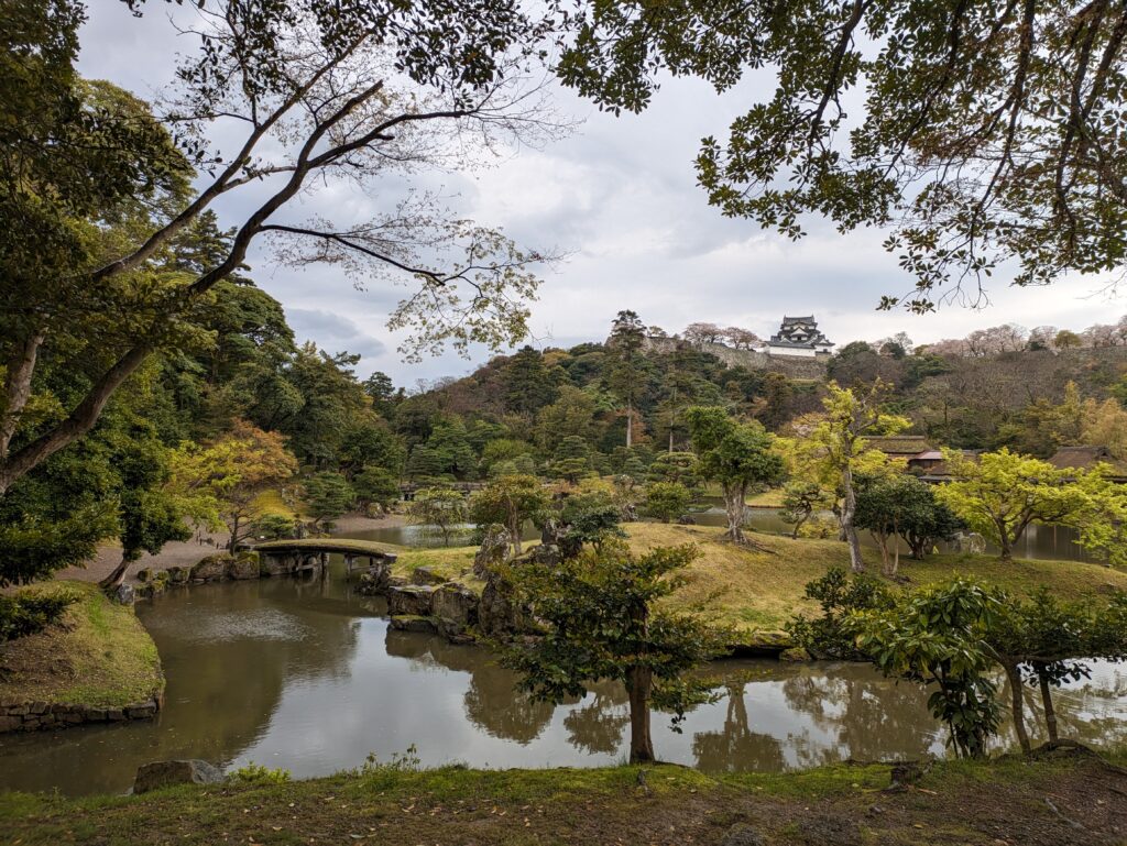 玄宮園から見る彦根城