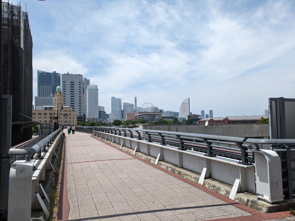 赤レンガ倉庫へ向かう道