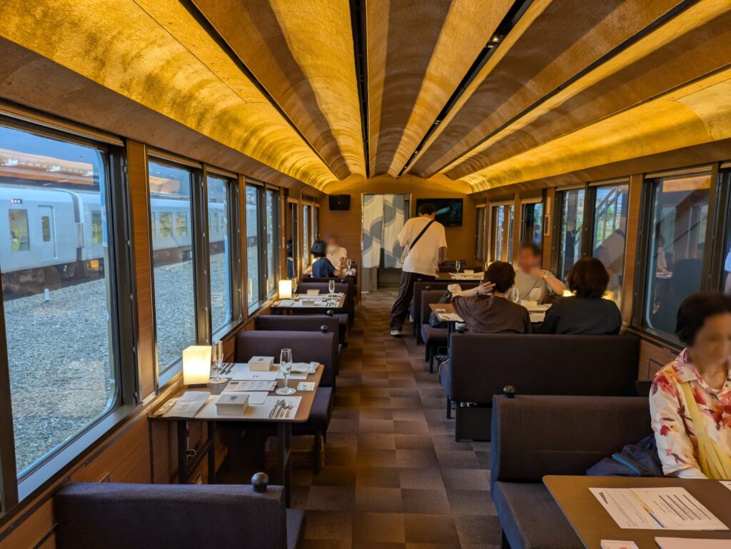 52席の至福の内装