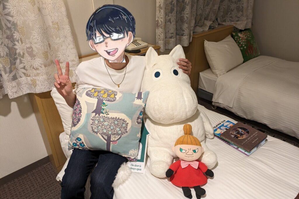 ムーミンのぬいぐるみと記念撮影