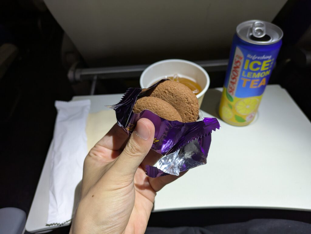 機内食のセットのお菓子