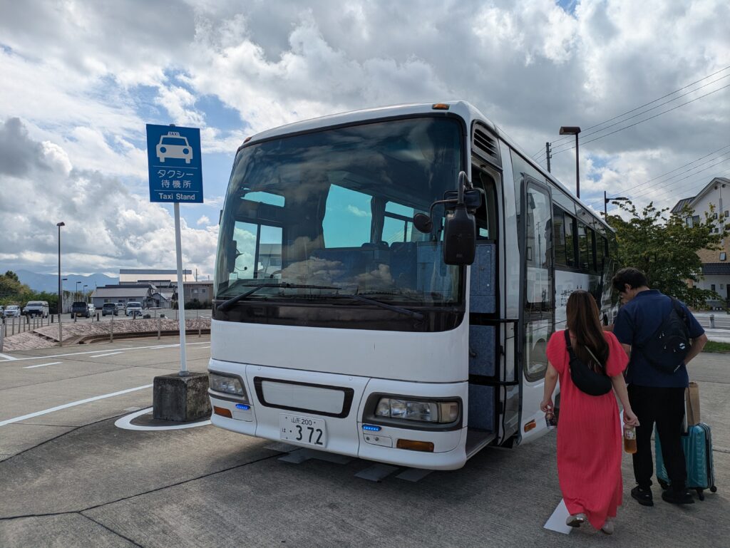 銀山温泉までのバス