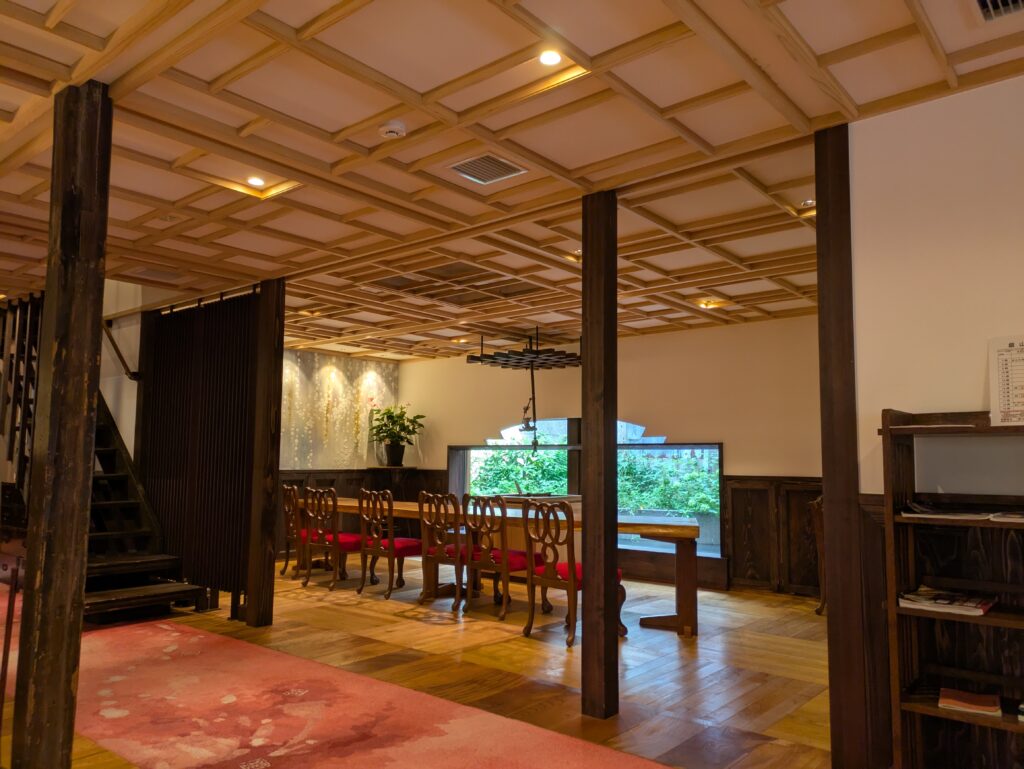 本館古勢起屋のラウンジ