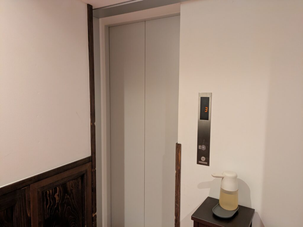 本館古勢起屋のエレベーター