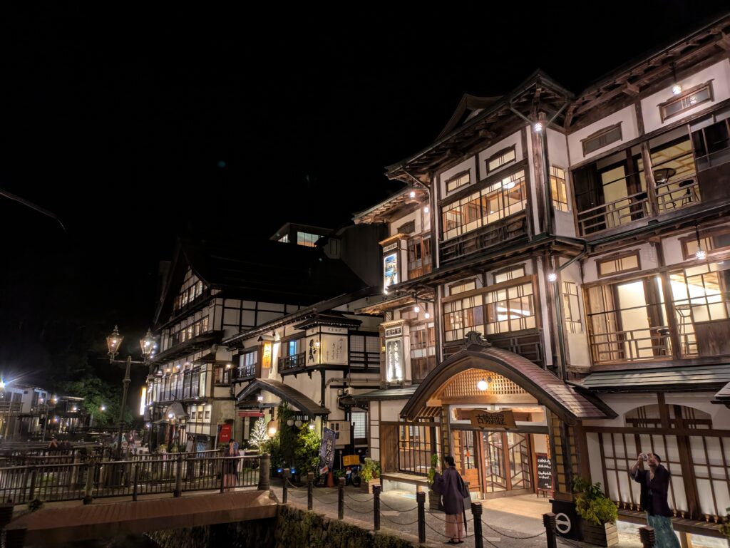夜の本館古勢起屋