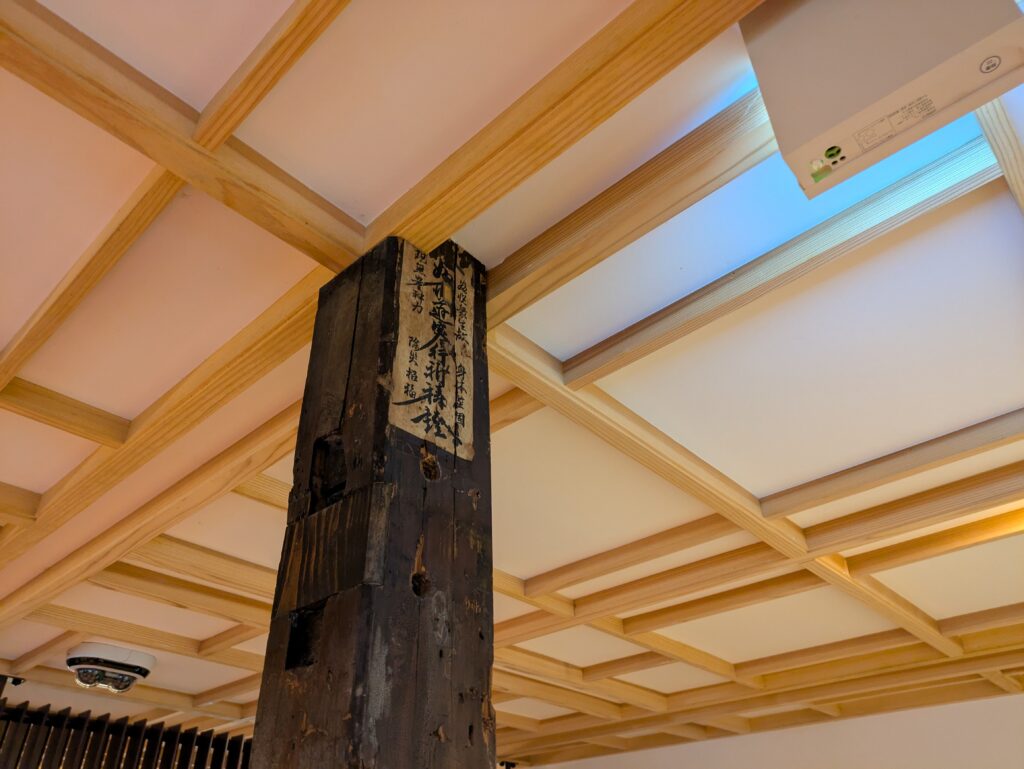 本館古勢起屋の柱