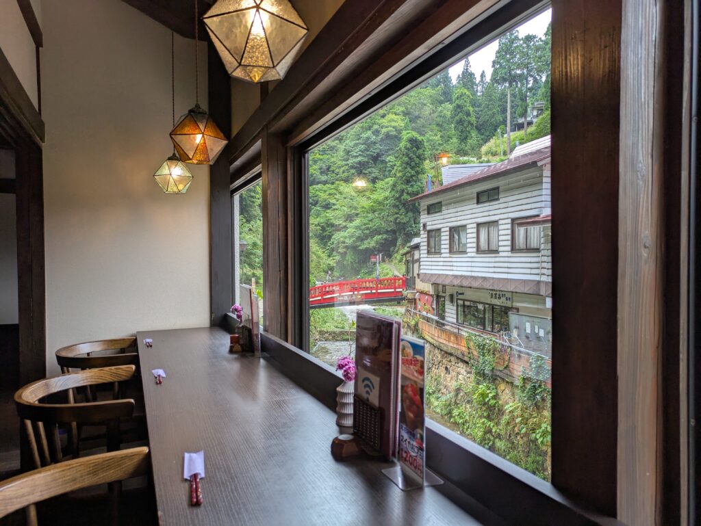 湯けむり食堂しろがねの店内