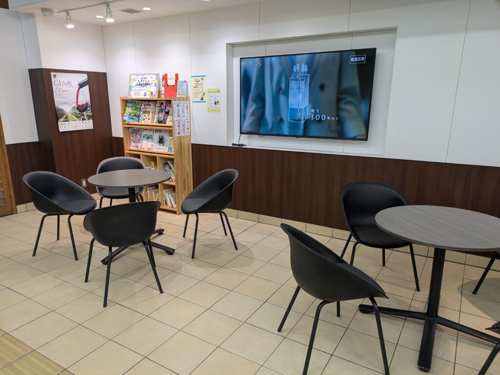 大石田駅の待合室