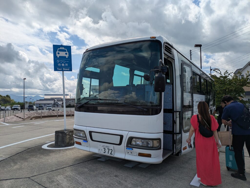 銀山温泉までの送迎バス