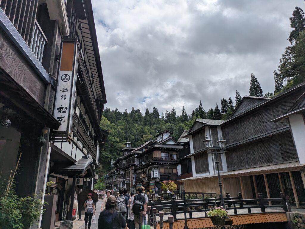 銀山温泉の町並み