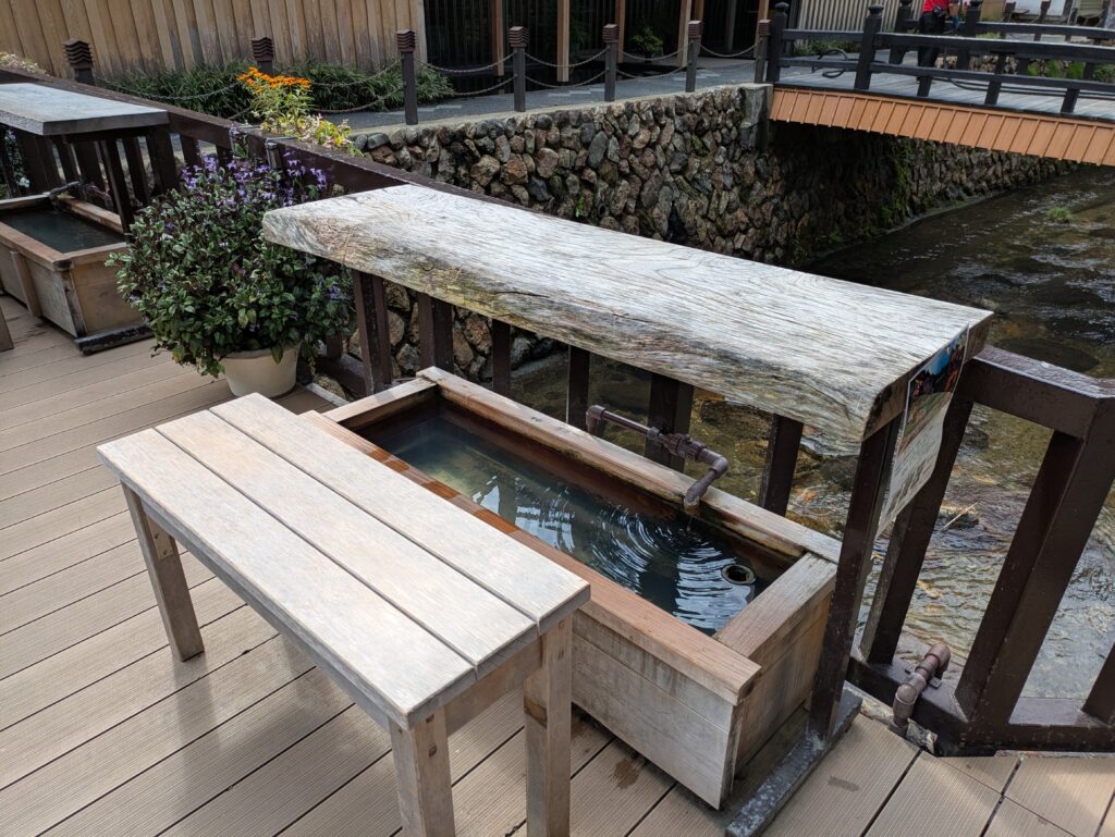 銀山温泉の足湯