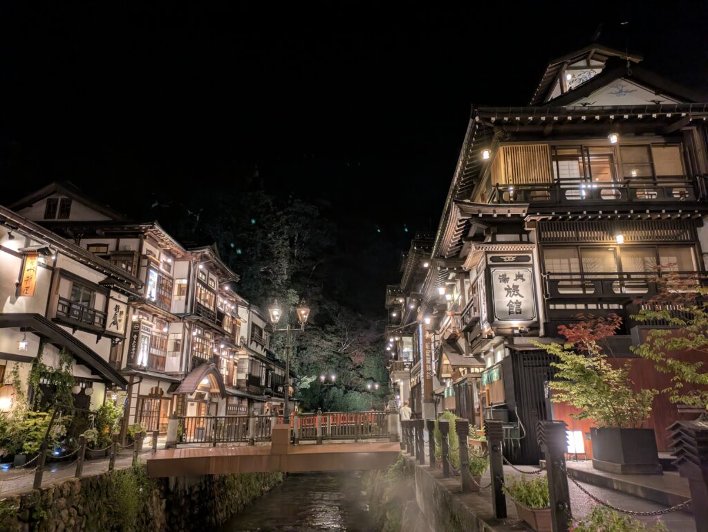 夜の銀山温泉