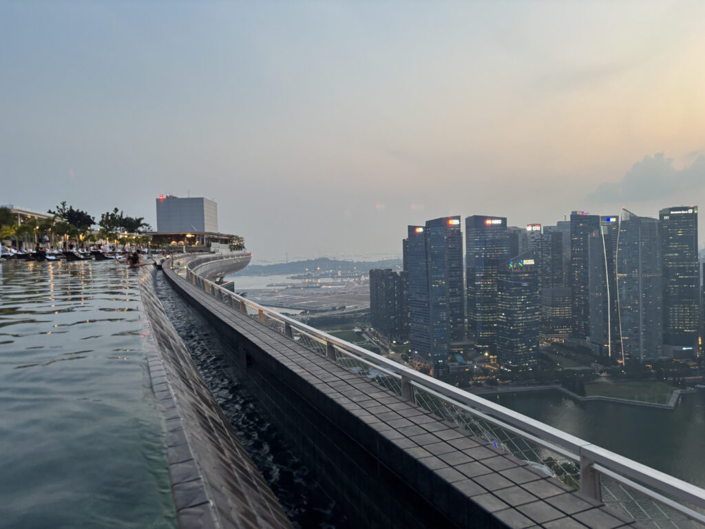 マリーナベイサンズのプールの安全な二重構造