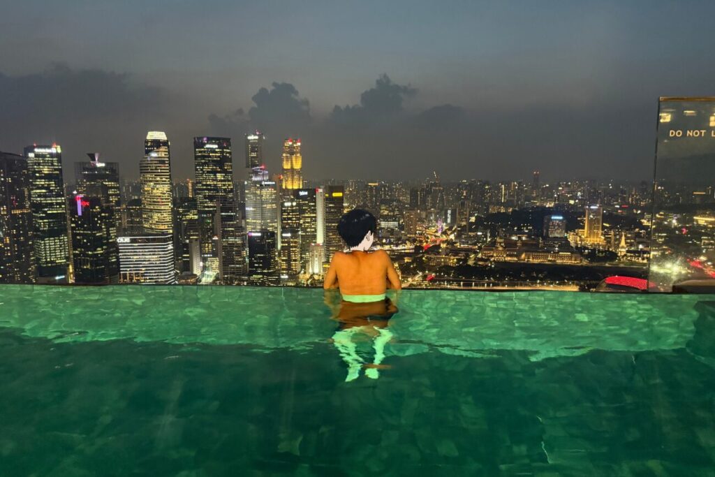 シンガポールの夜景と記念撮影