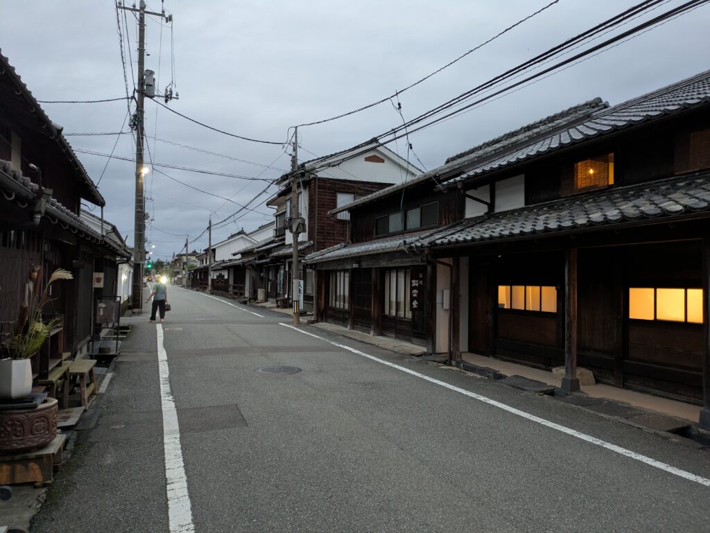 店が閉まっている萩城下町