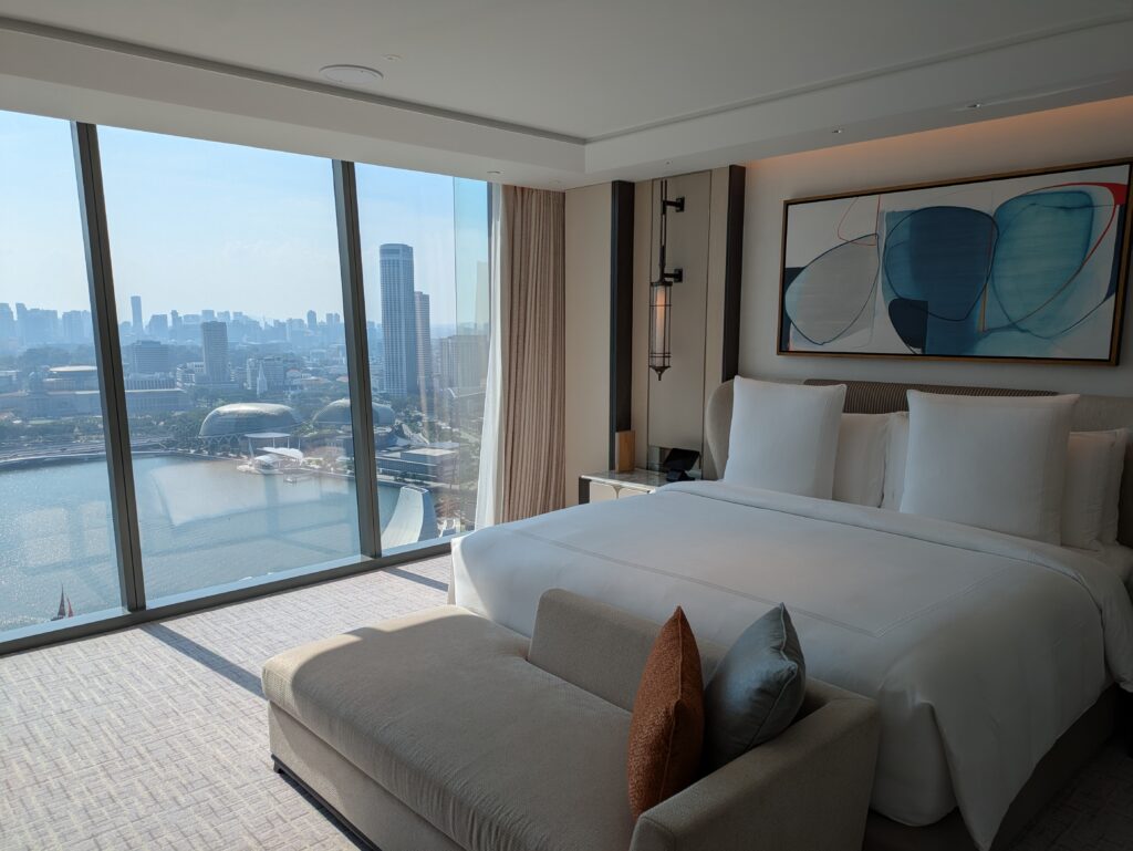 スイートルームの寝室