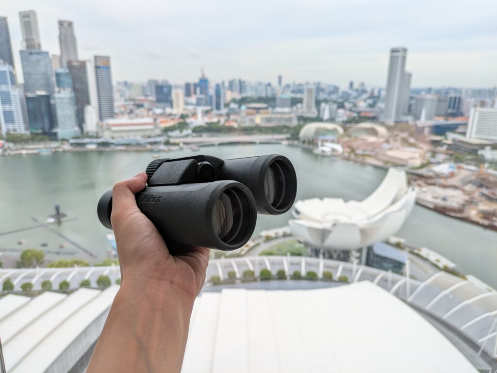 スイートルームにある双眼鏡