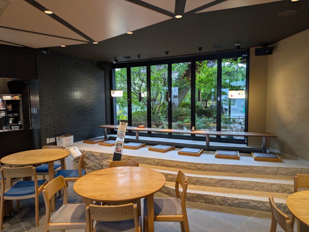 狐の足あとの内装