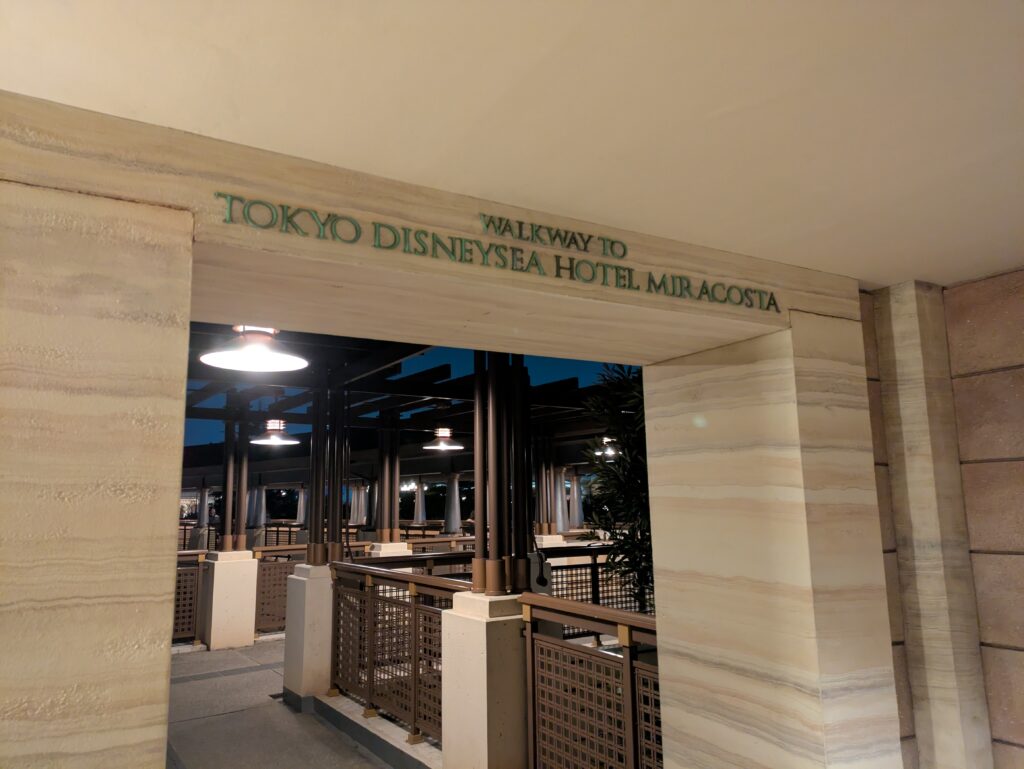 ホテルミラコスタ連絡通路