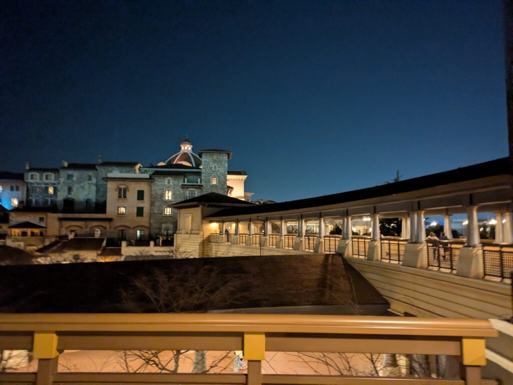 ホテルミラコスタ連絡通路からの景色