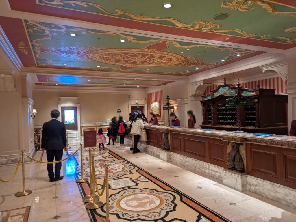 ホテルミラコスタのチェックインカウンター