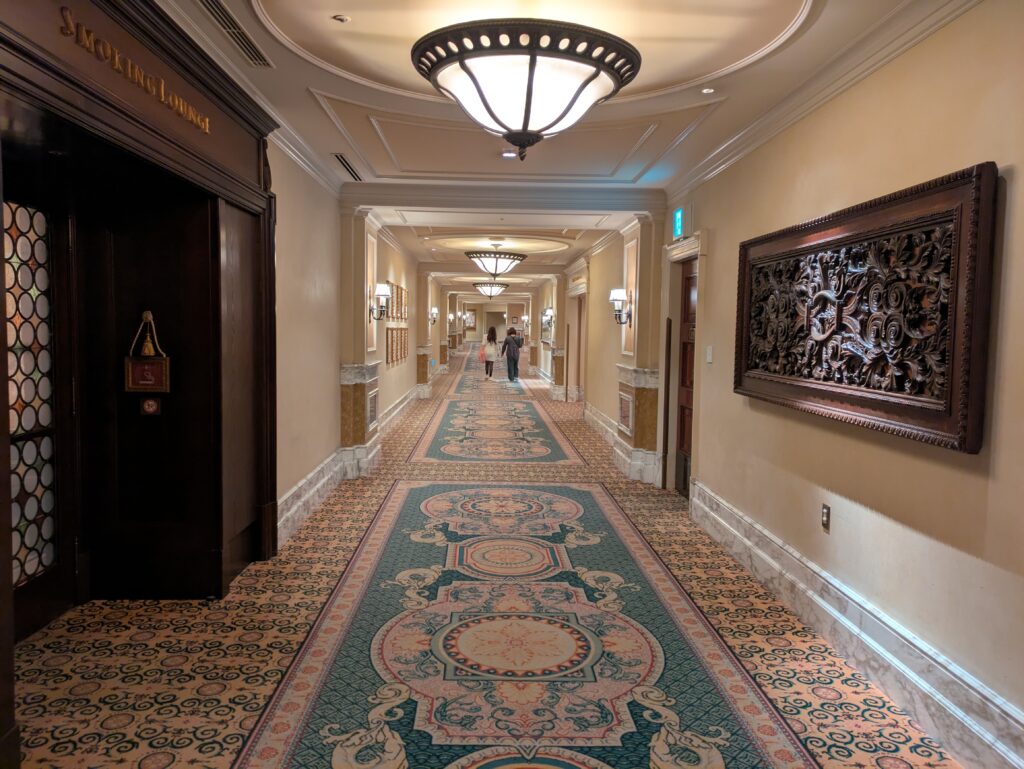 ホテルミラコスタの廊下