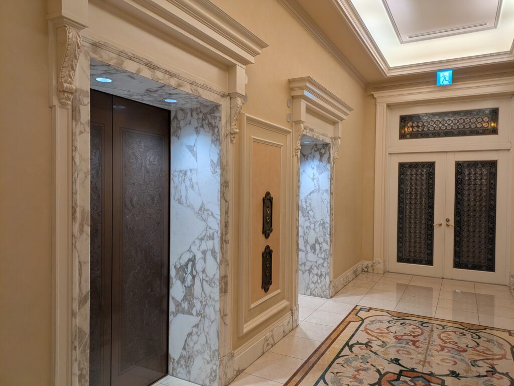 ホテルミラコスタのエレベーター