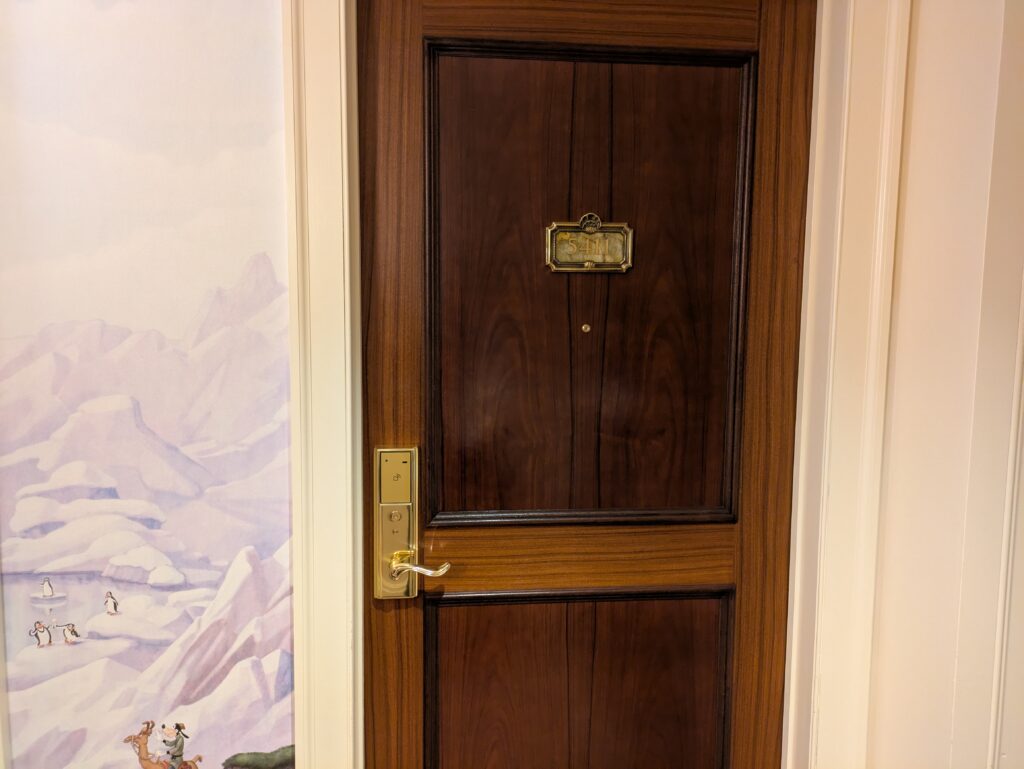 ホテルミラコスタの客室前