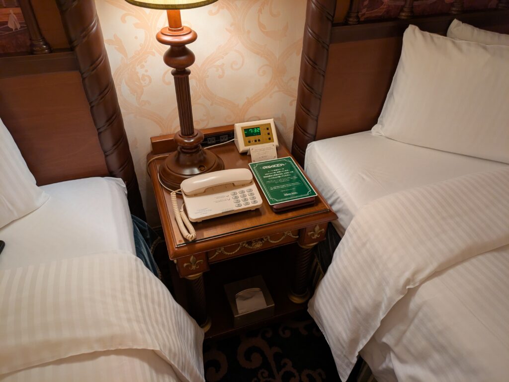 ホテルミラコスタのサイドテーブル