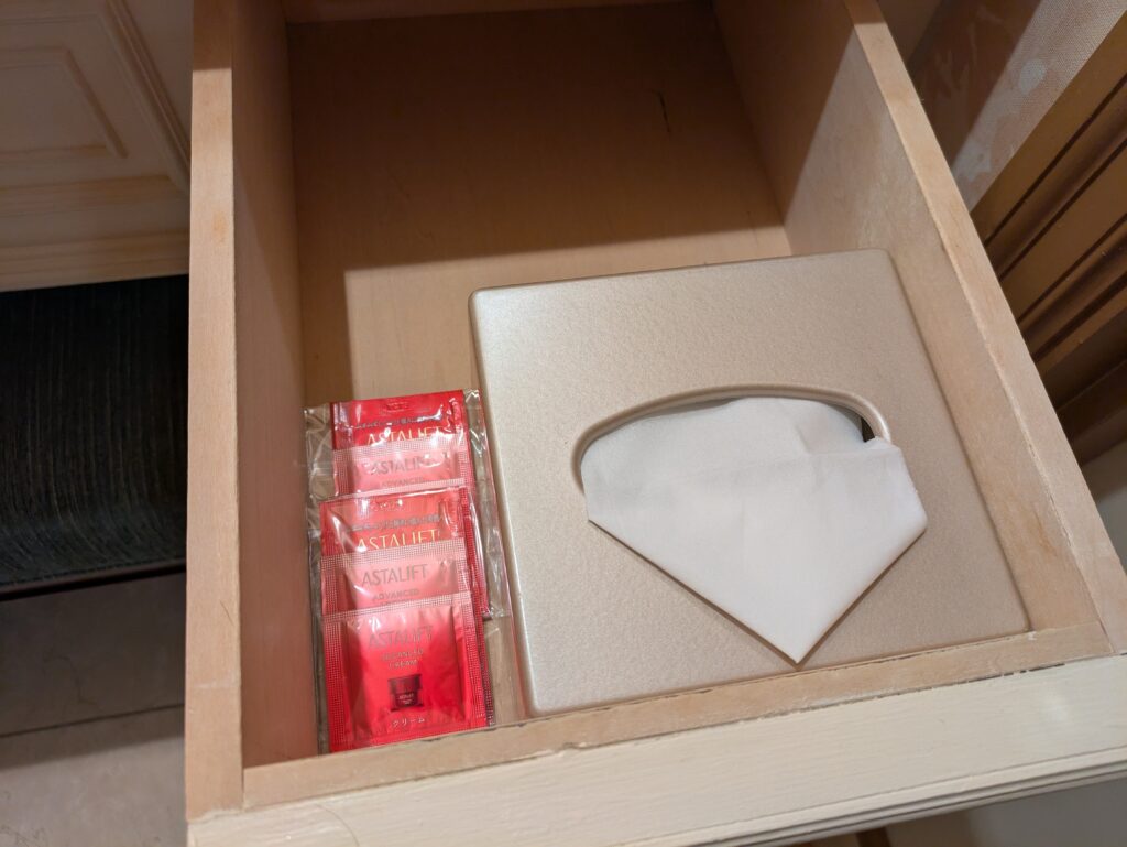 ミラコスタのティッシュと化粧水