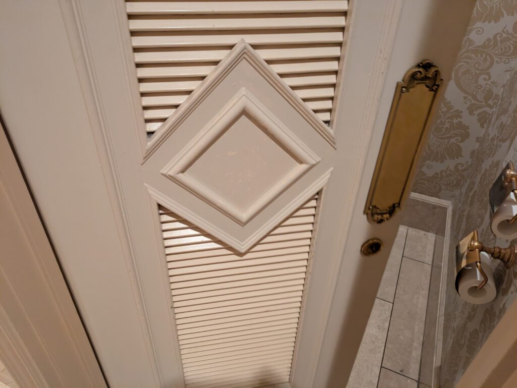 ミラコスタロビーのトイレの扉