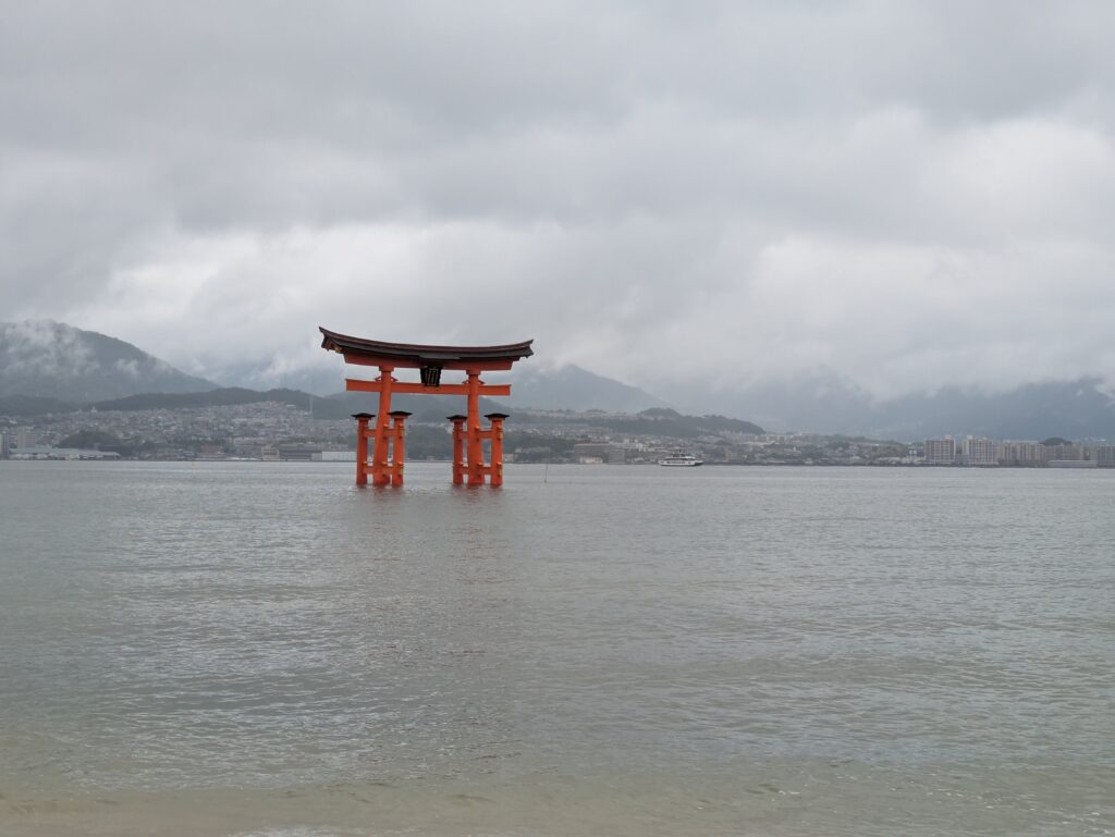厳島神社の鳥居