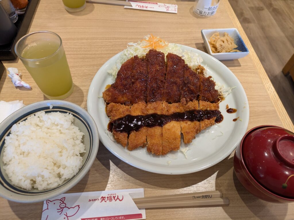 矢場とんのわらじとんかつ定食