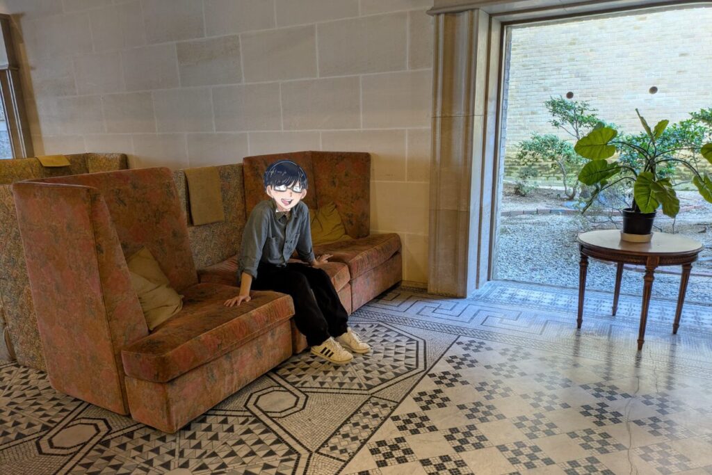 川久のレトロな椅子で記念撮影