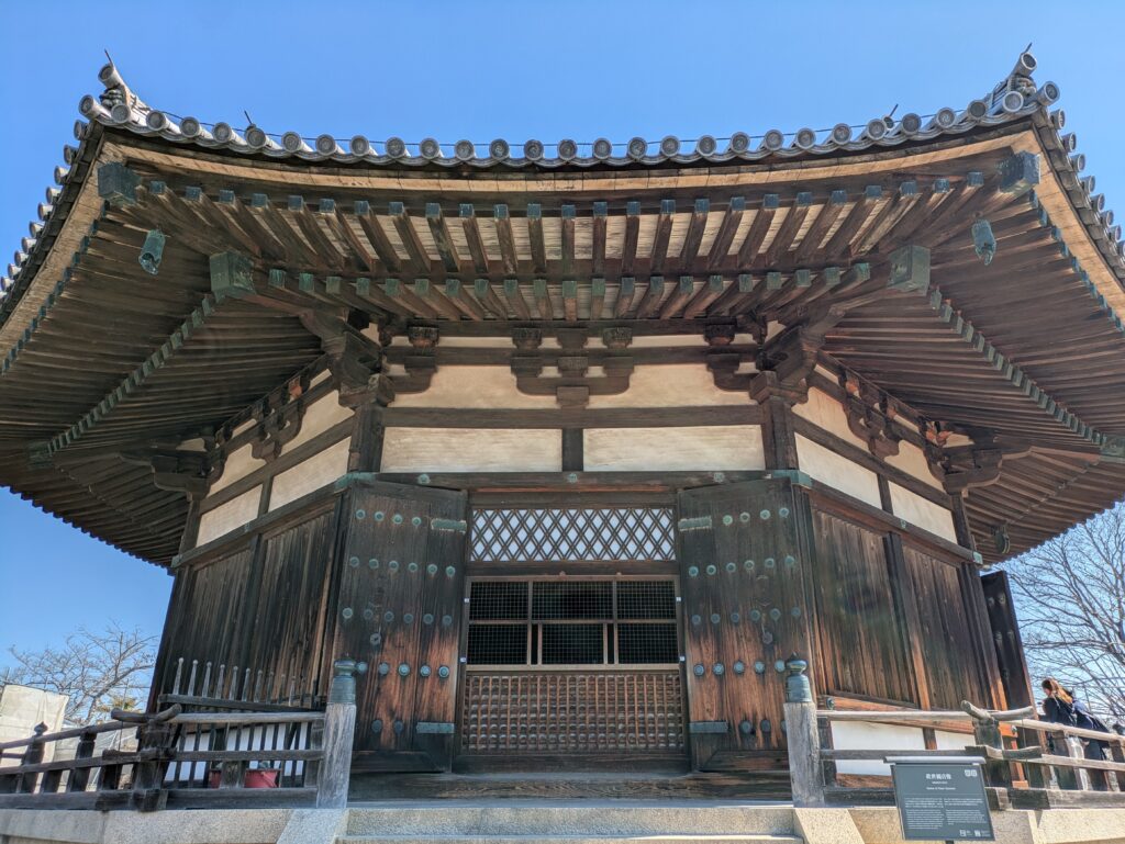 夢殿の外観