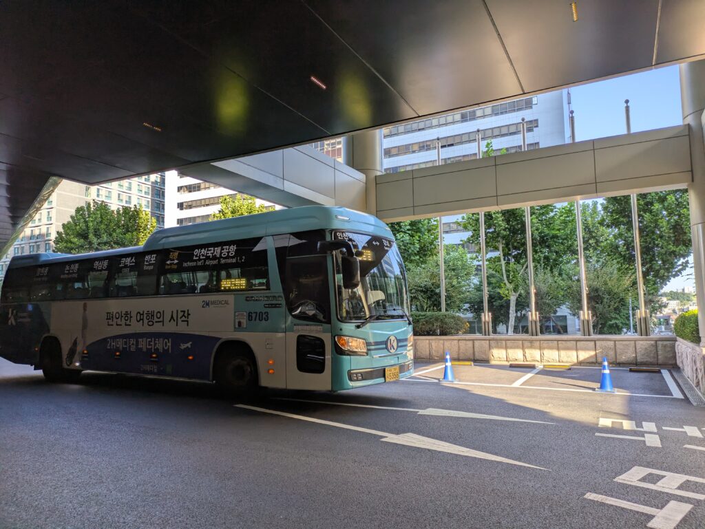 到着した6703番バス